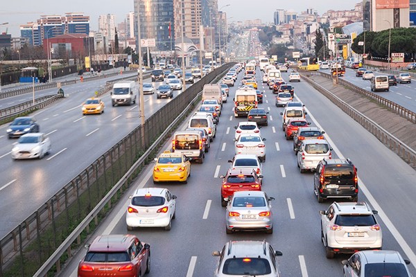 شلوغی و ترافیک خیابان ها